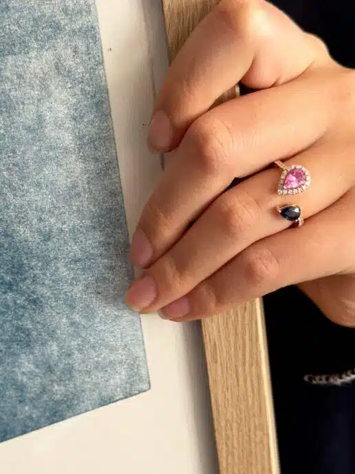 B545V311 Ring Toi et Moi aus Gelbgold mit rosa und blauen Saphiren und Diamanten